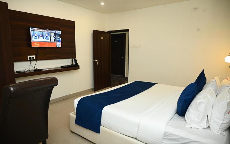 Hotel V Pride Comfort Visakhapatnam Esterno foto