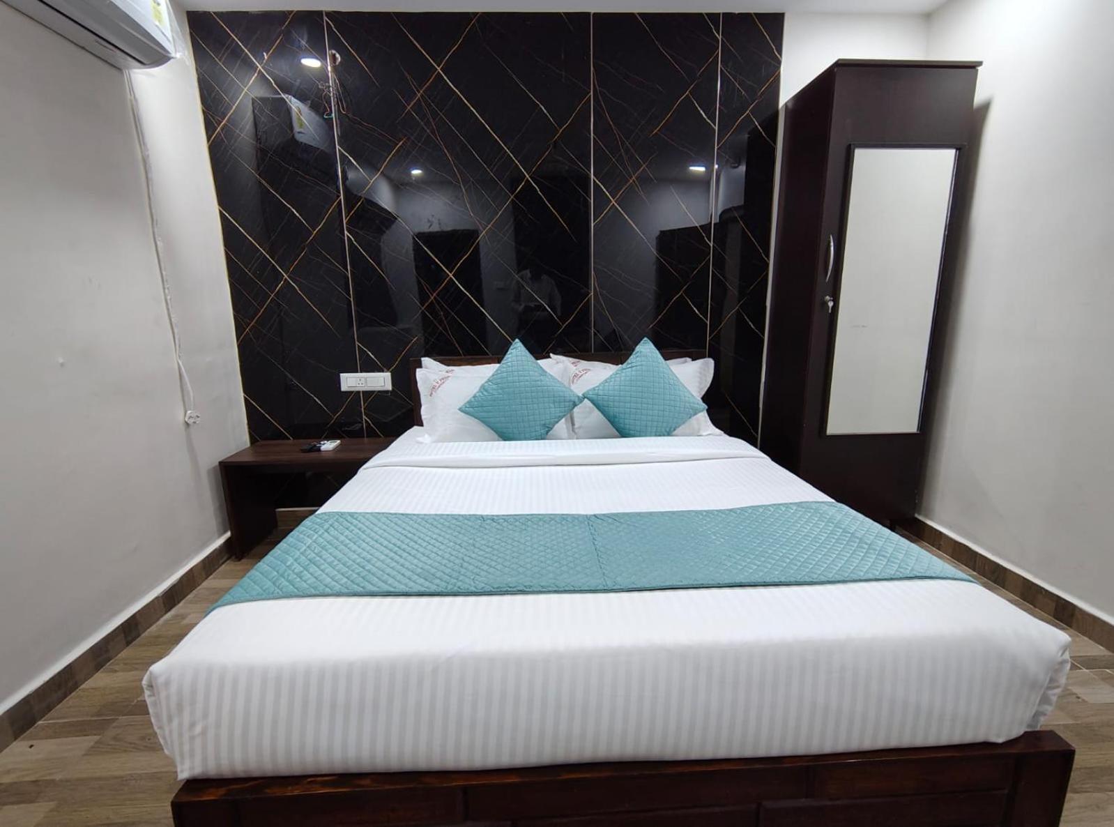 Hotel V Pride Comfort Visakhapatnam Esterno foto