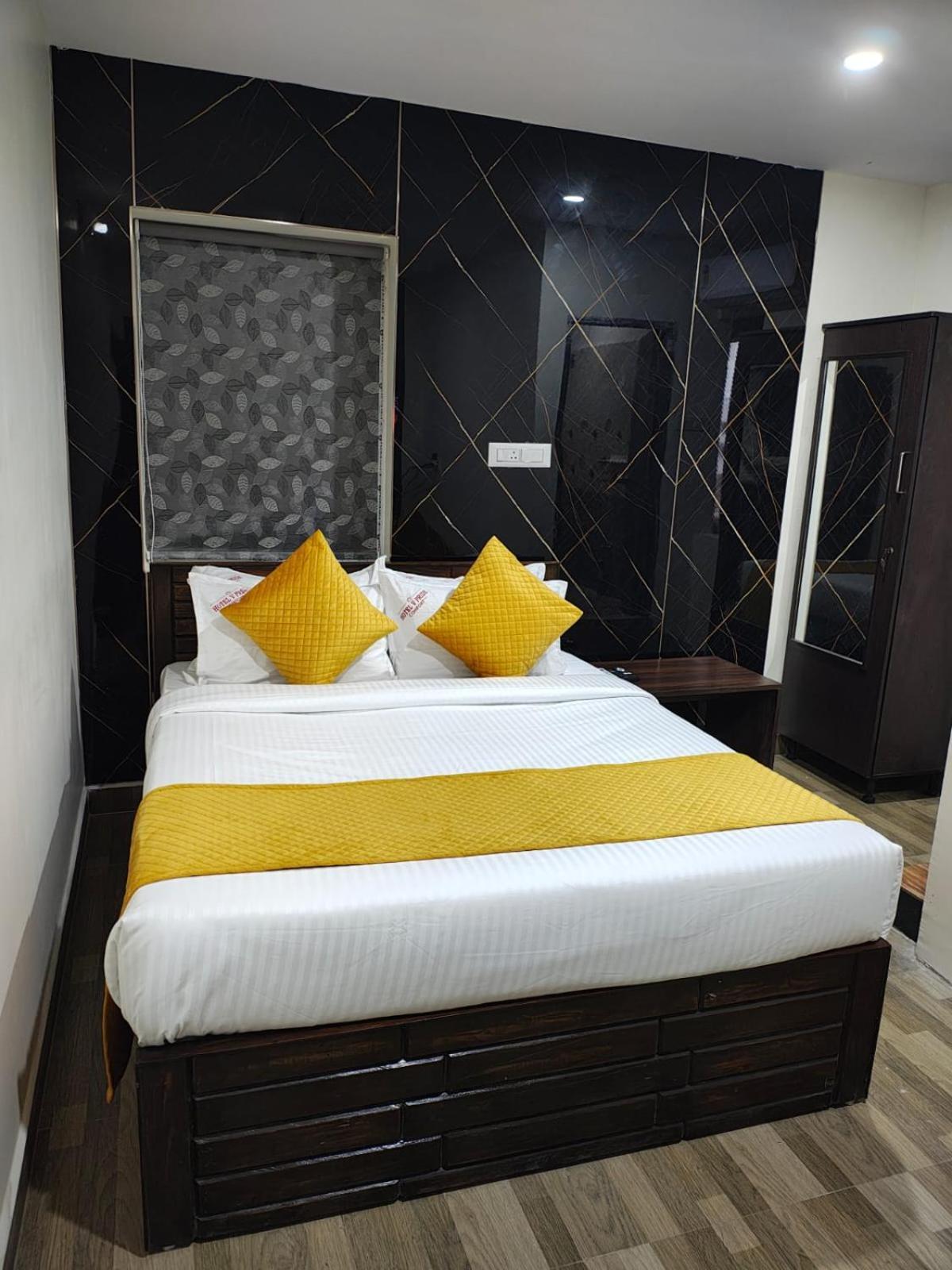 Hotel V Pride Comfort Visakhapatnam Esterno foto