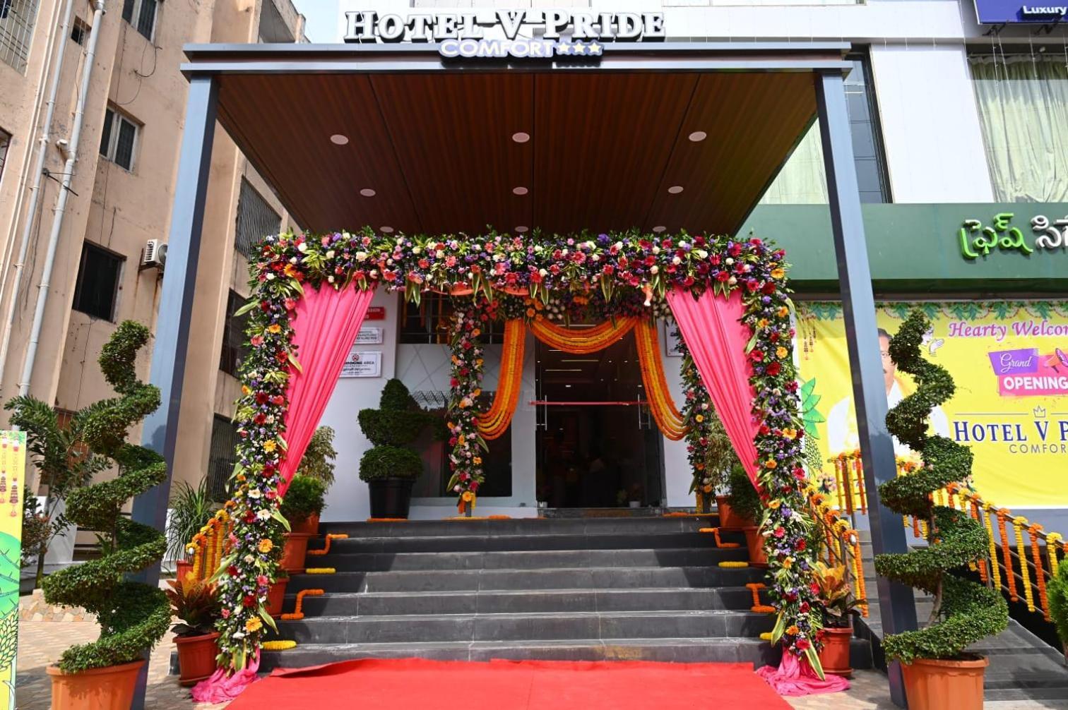 Hotel V Pride Comfort Visakhapatnam Esterno foto